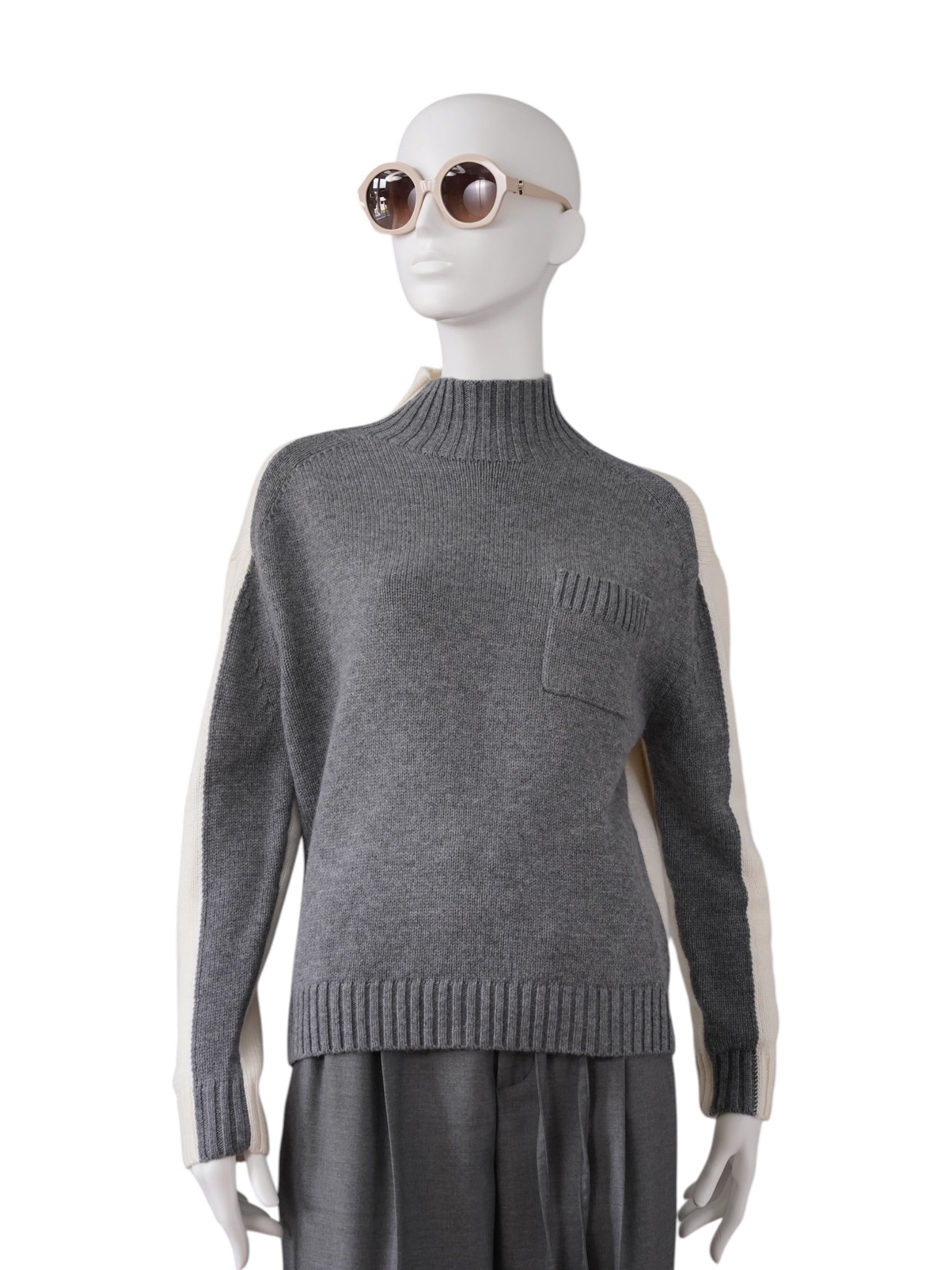 Zweifarbiger Stehkragenpullover in Grau und Wollweiß von Semicouture