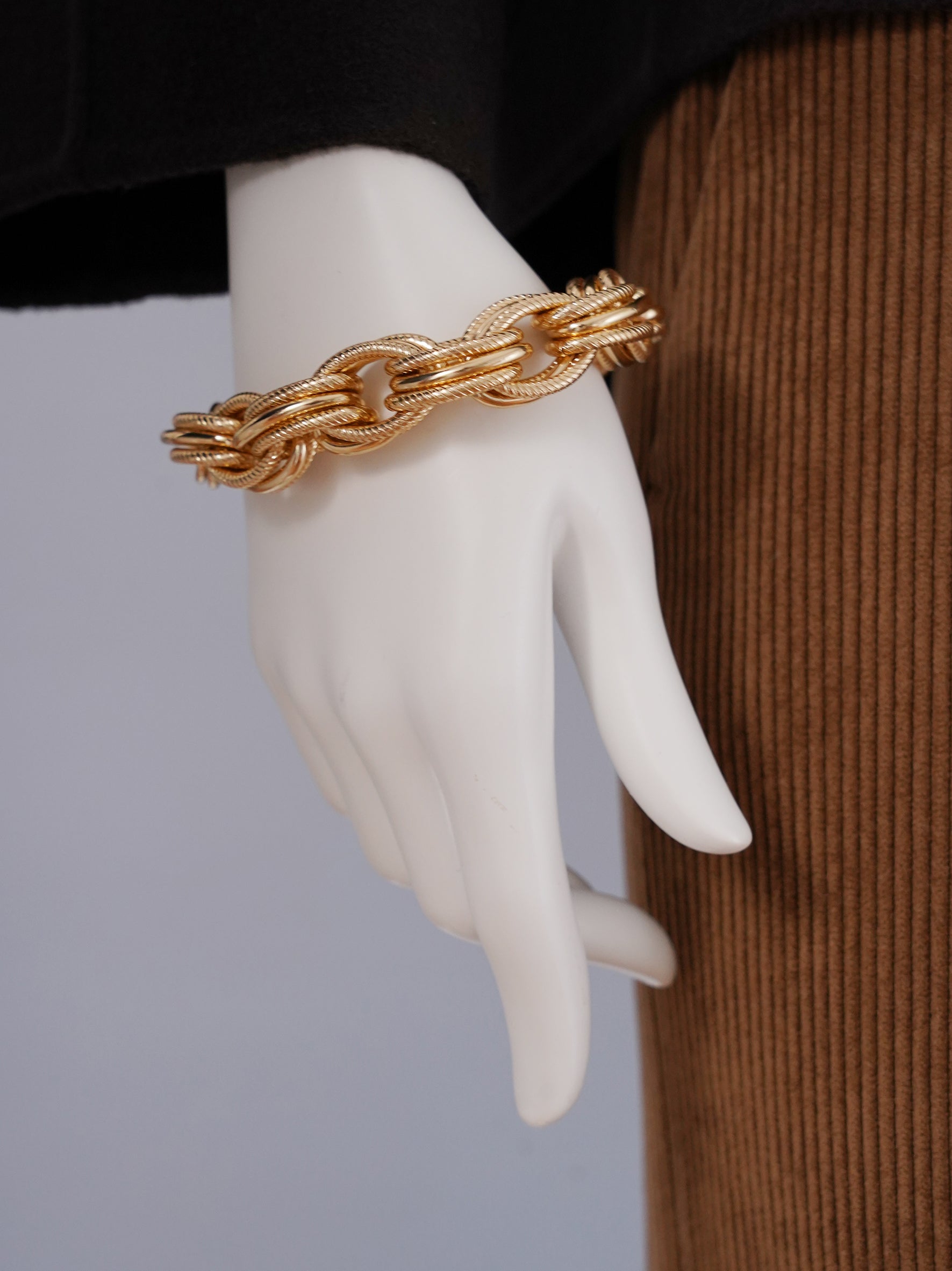 Goldenes Gliederarmband mit Doppelgliedern von Semicouture – Ansicht 3