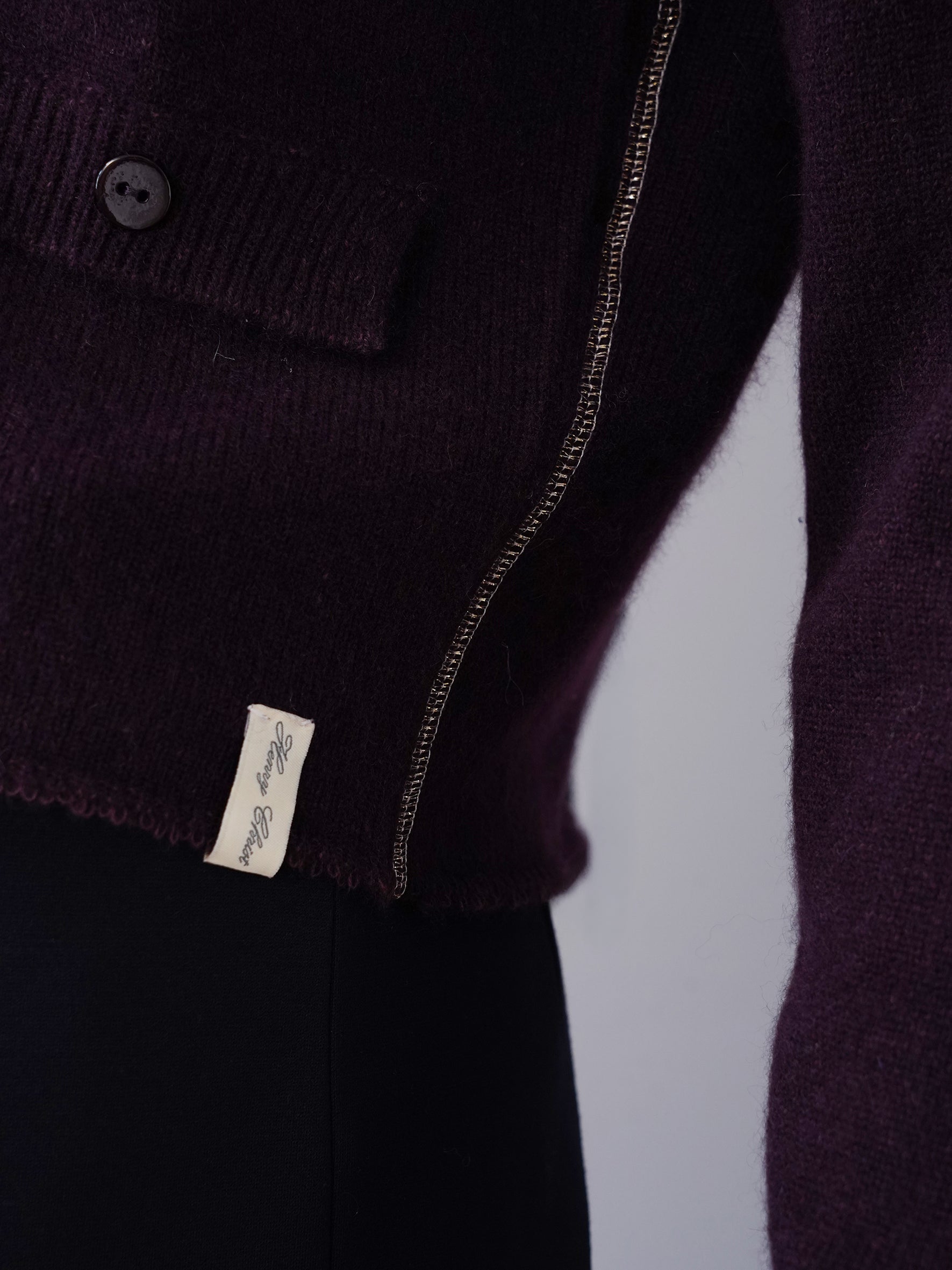 Bordeauxfarbene Strickjacke aus Cashmere und Cotton von Henry Christ – Ansicht 2