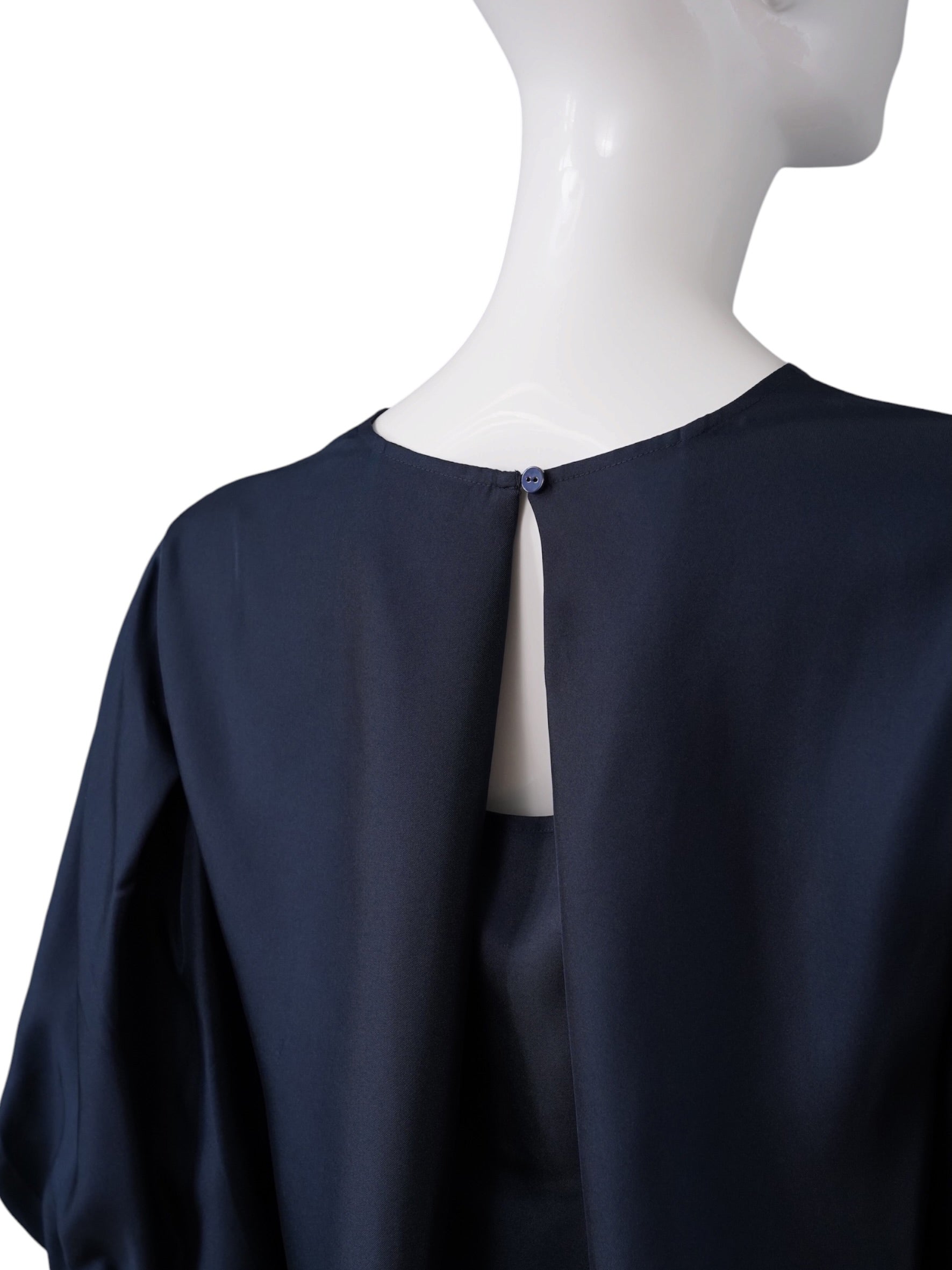 Dunkelblaue Seidenbluse von Alcidia da Veiga – Ansicht 3