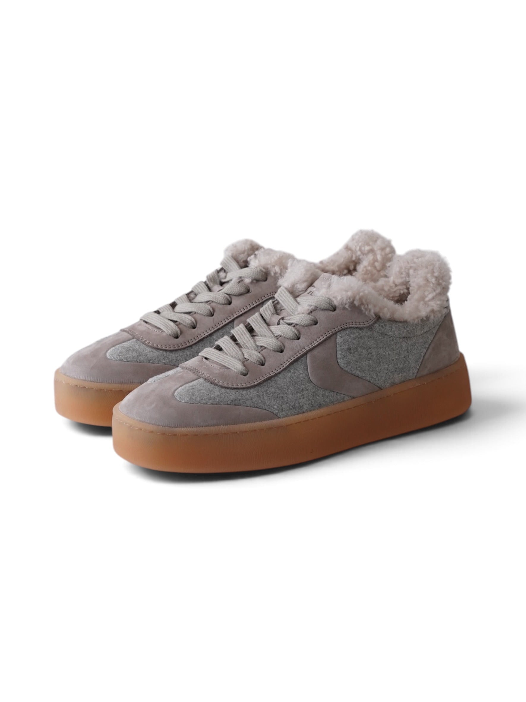 Grau/Taupefarbener lammfellgefütterter Sneaker „Mind“ von Voile Blanche