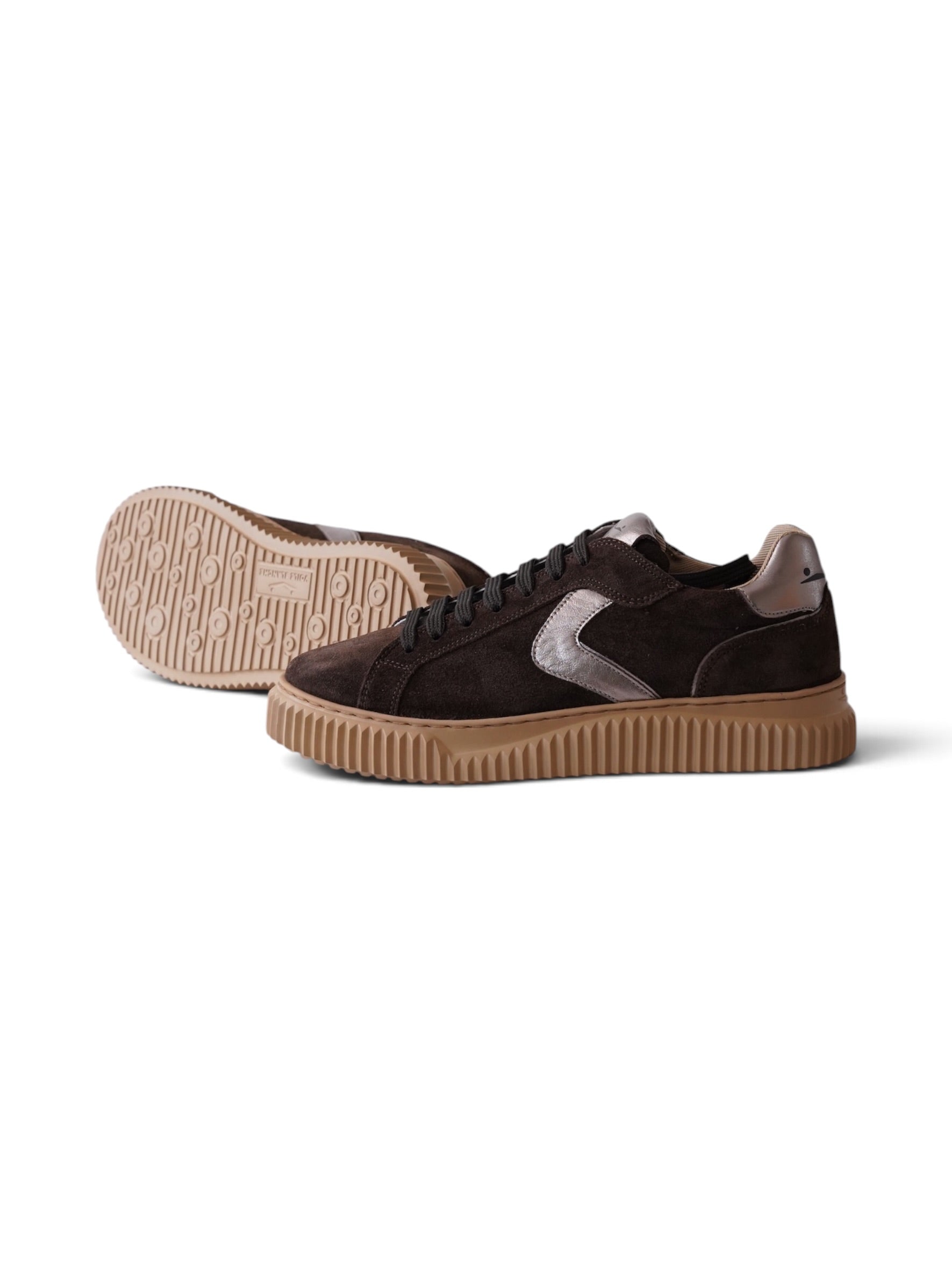 Dunkelbrauner Velour-Sneaker „Lipari“ mit bronzefarbenen Details von Voile Blanche – Ansicht 2