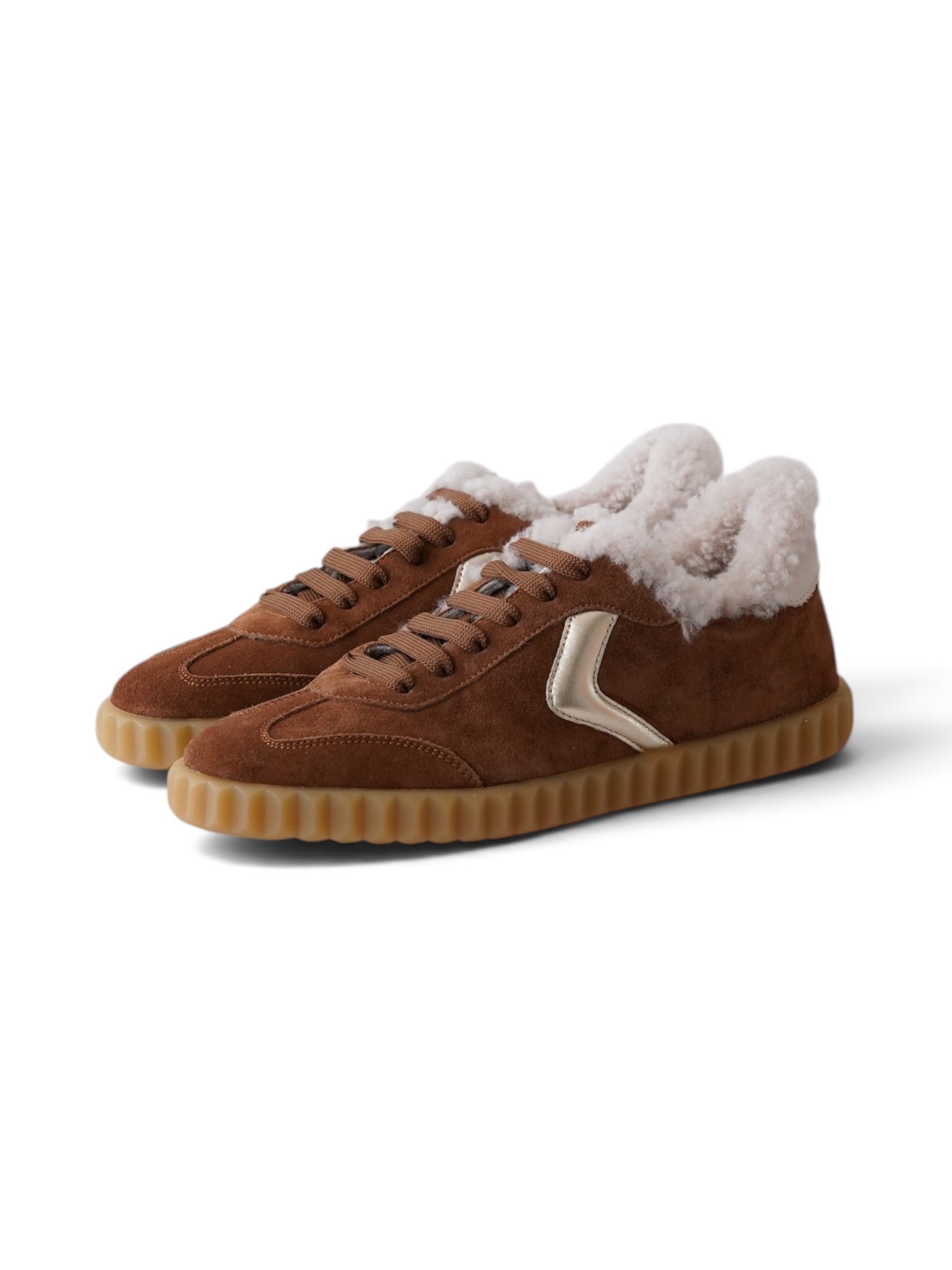 Cognacfarbener lammfellgefütterter Velour-Sneaker „Ines“ von Voile Blanche