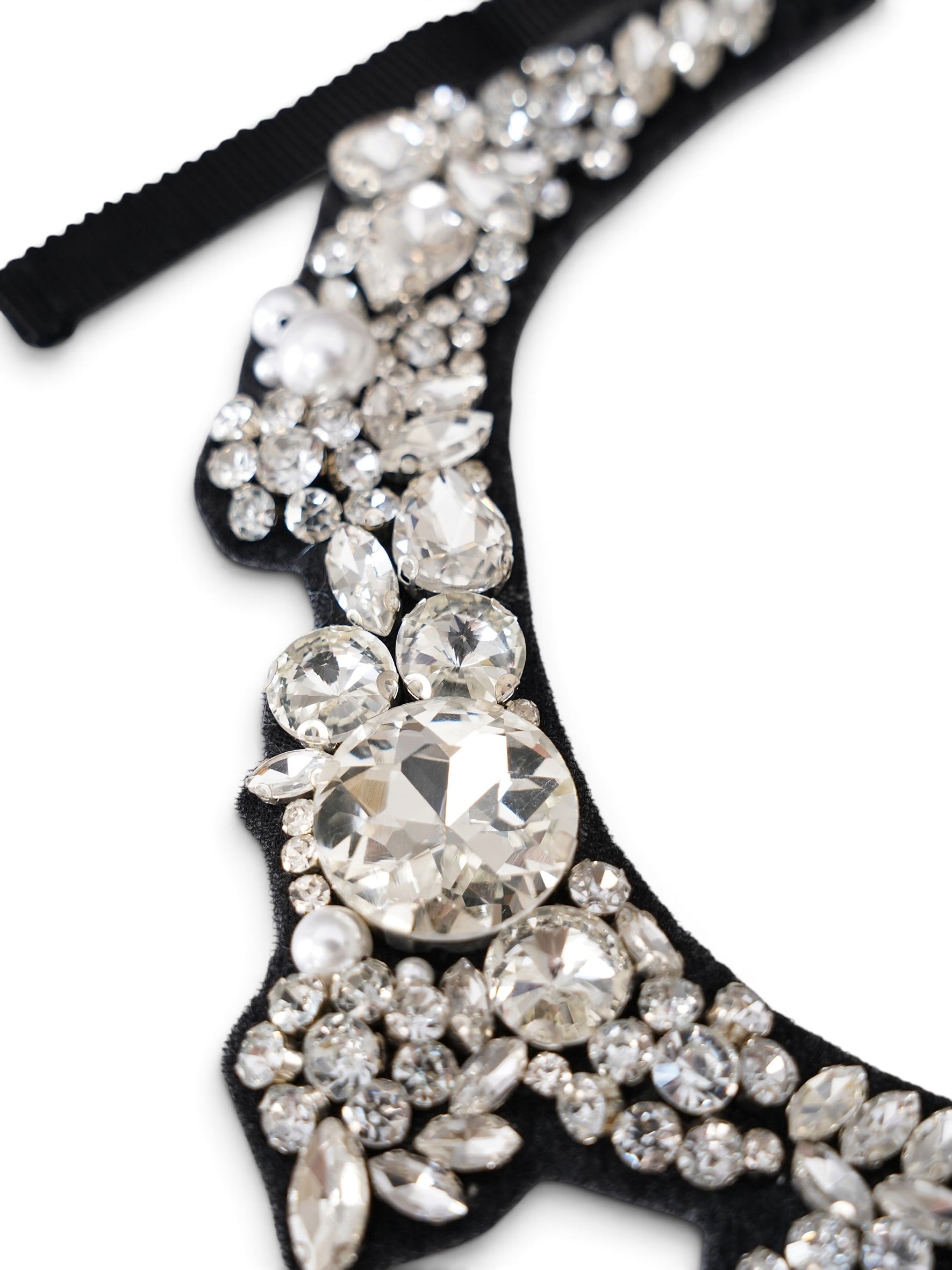 Schwarzes Collier mit Kristallen und Perlen von ODEEH – Ansicht 5