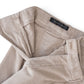 Sandfarbene Cordhose von Michael Coal – geöffneter Bund mit One-More-Size-Stretchband und hinterer Paspeltasche