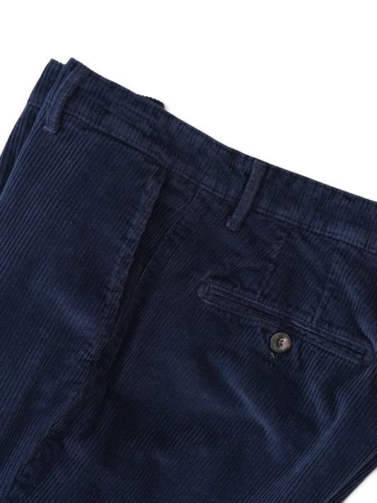 Dunkelblaue Cordhose von Four.ten – Ansicht 2