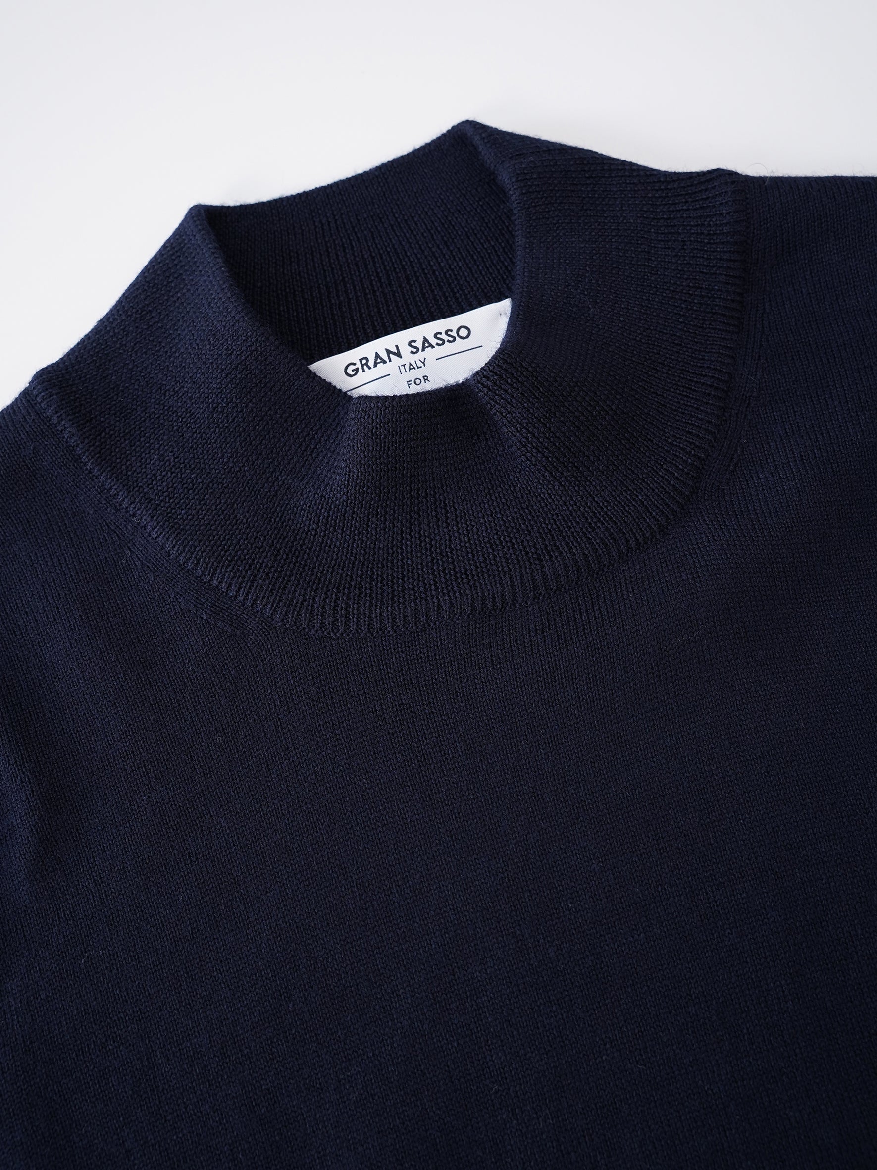 Dunkelblauer Pullover mit Stehkragen von Gran Sasso – Ansicht 2