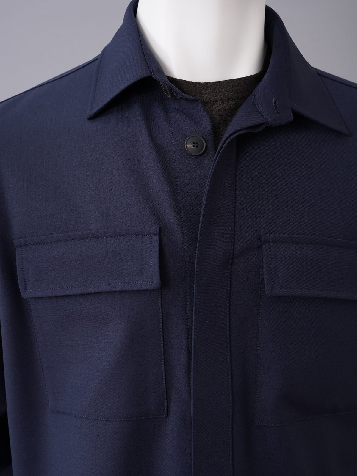 Dunkelblaues Overshirt mit aufgesetzten Taschen von Gran Sasso – Ansicht 2