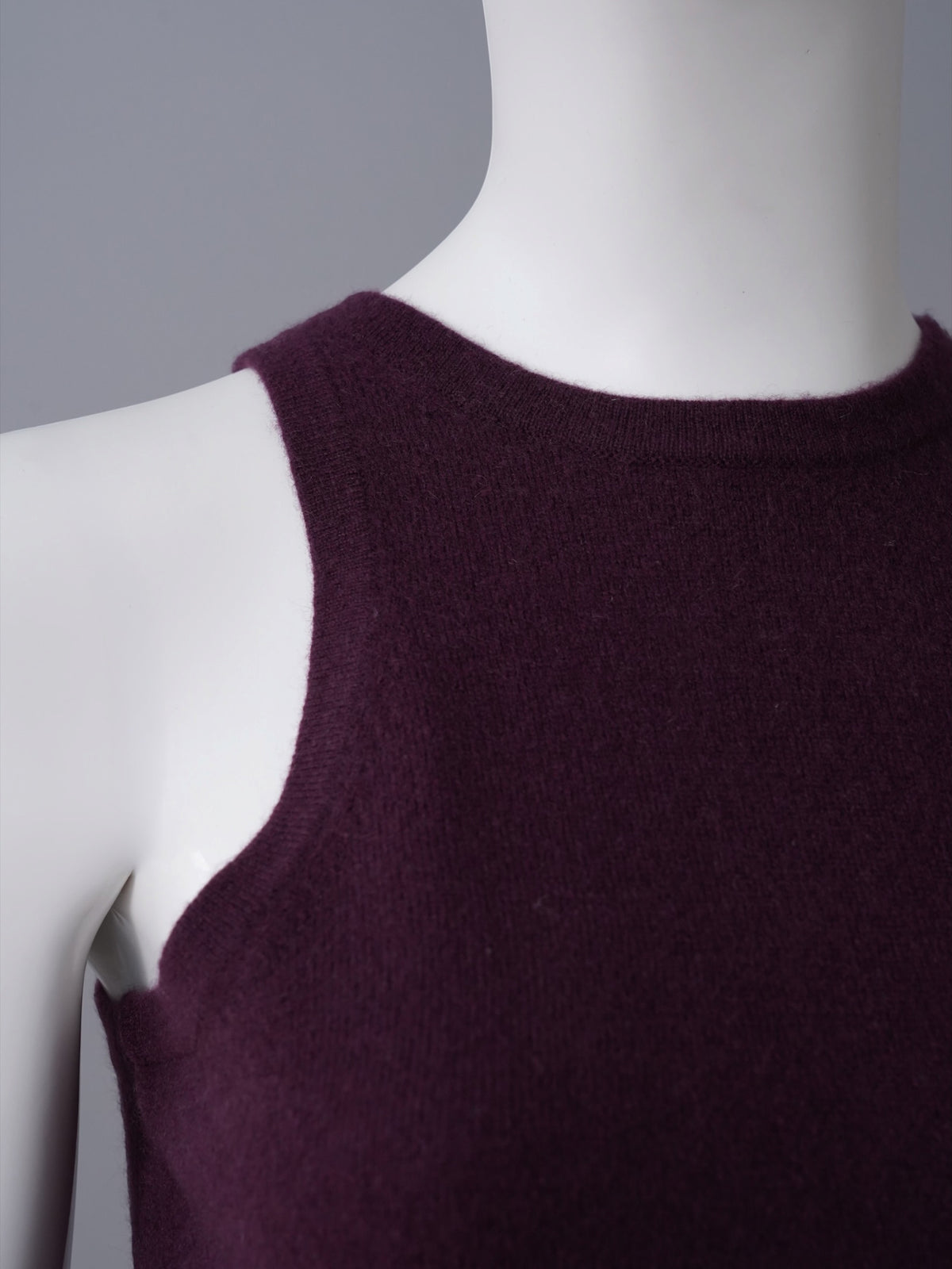 Bordeauxfarbenes ärmelloses Cashmere-Top von S.Marlon – Ansicht 2