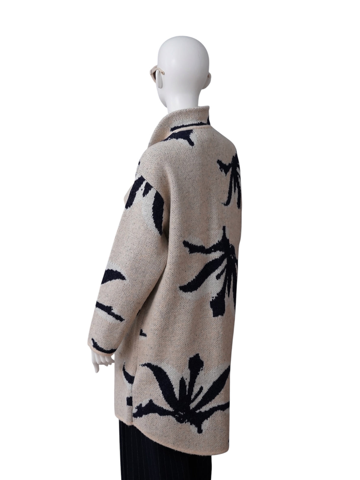 Beigefarbener Strickmantel mit Blüten-Intarsie von 10days – Ansicht 3