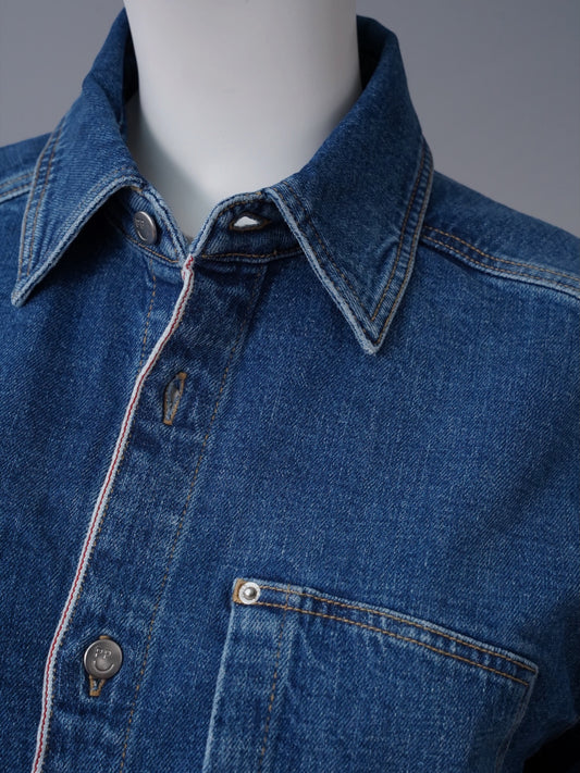 Mittelblaue Jeansjacke im Boxy-Schnitt von PNTS – Ansicht 2