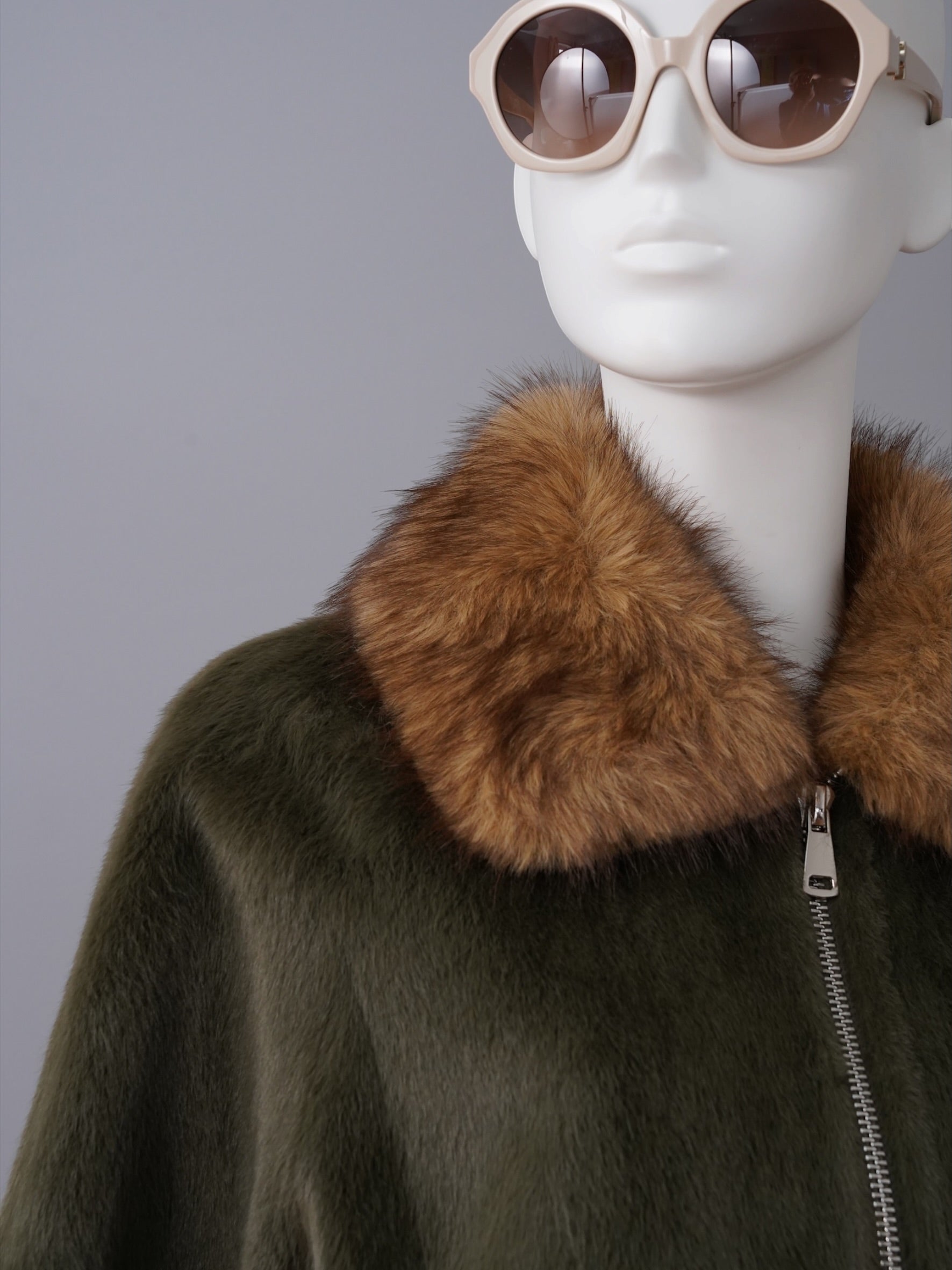 Dunkelgrüne Kunstfell-Jacke mit Zobel-Kragen von Betta Corradi – Ansicht 3