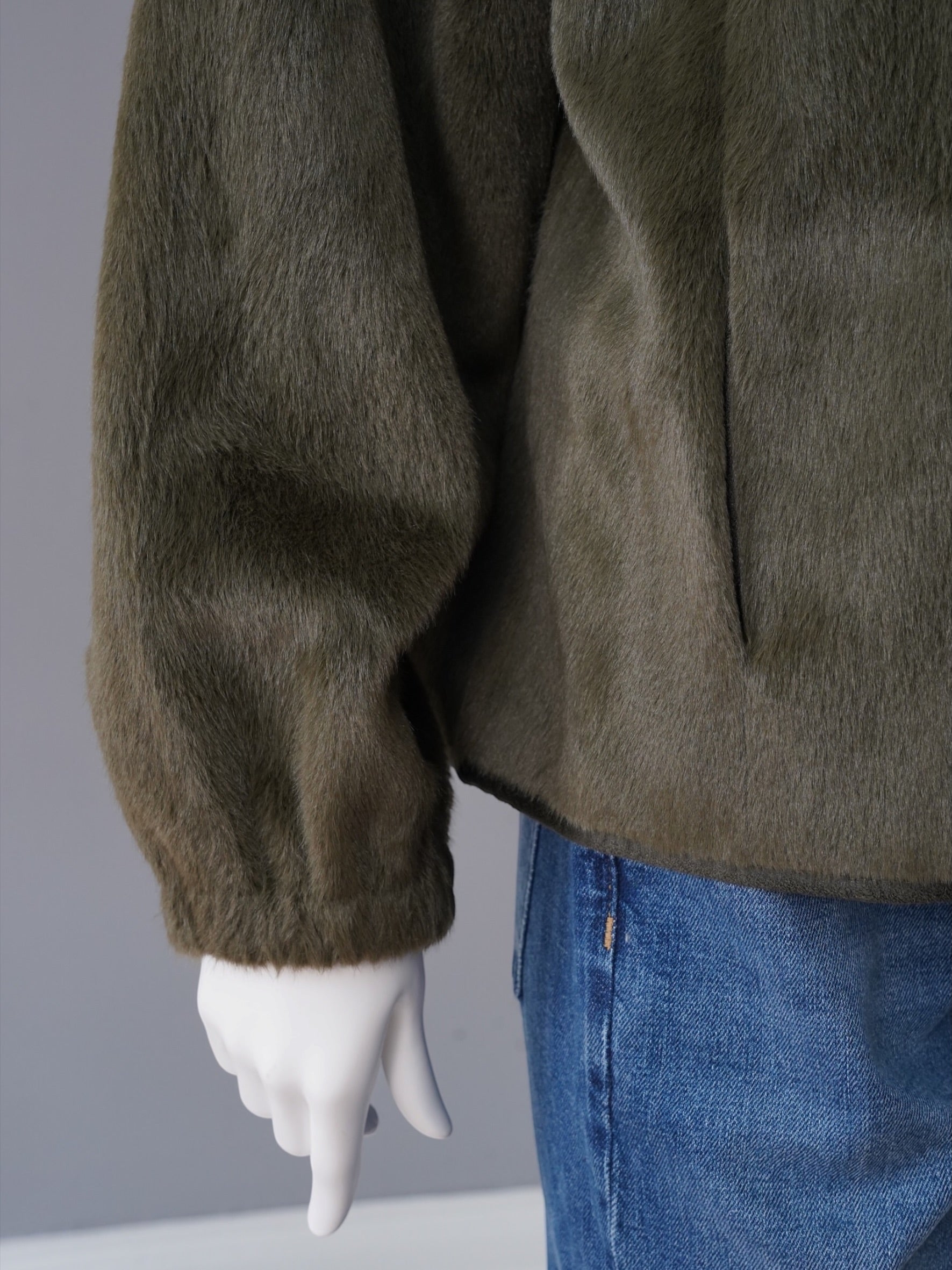 Dunkelgrüne Kunstfell-Jacke mit Zobel-Kragen von Betta Corradi – Ansicht 2