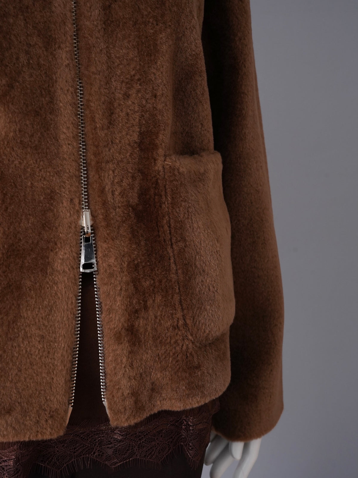 Karamellbraune Wendejacke aus Kunstfell und Velours von Betta Corradi – Ansicht 2