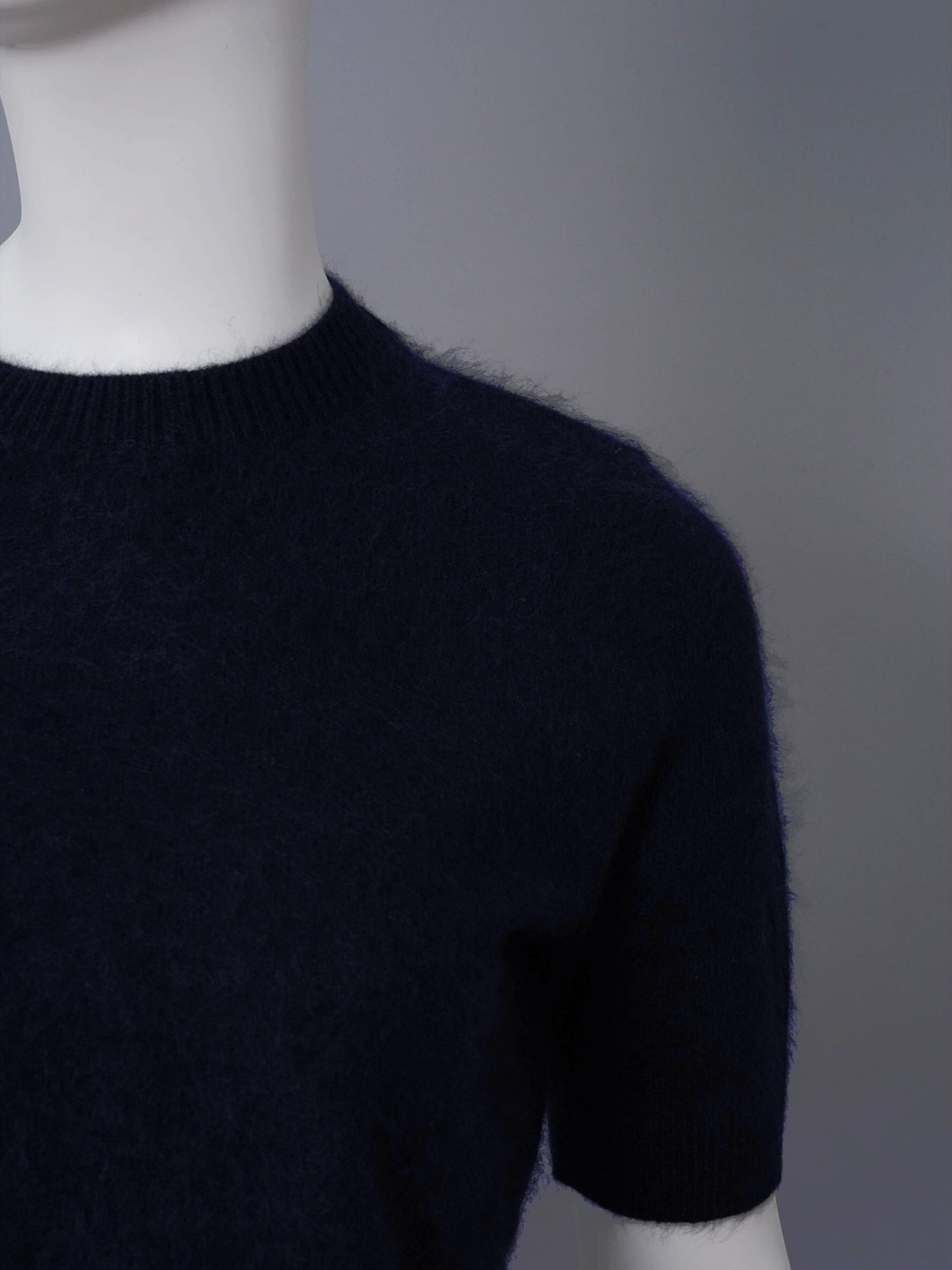 Schwarzer Kurzarmpullover aus Wolle und Kaschmir von Dorothee Schumacher – Ansicht 2