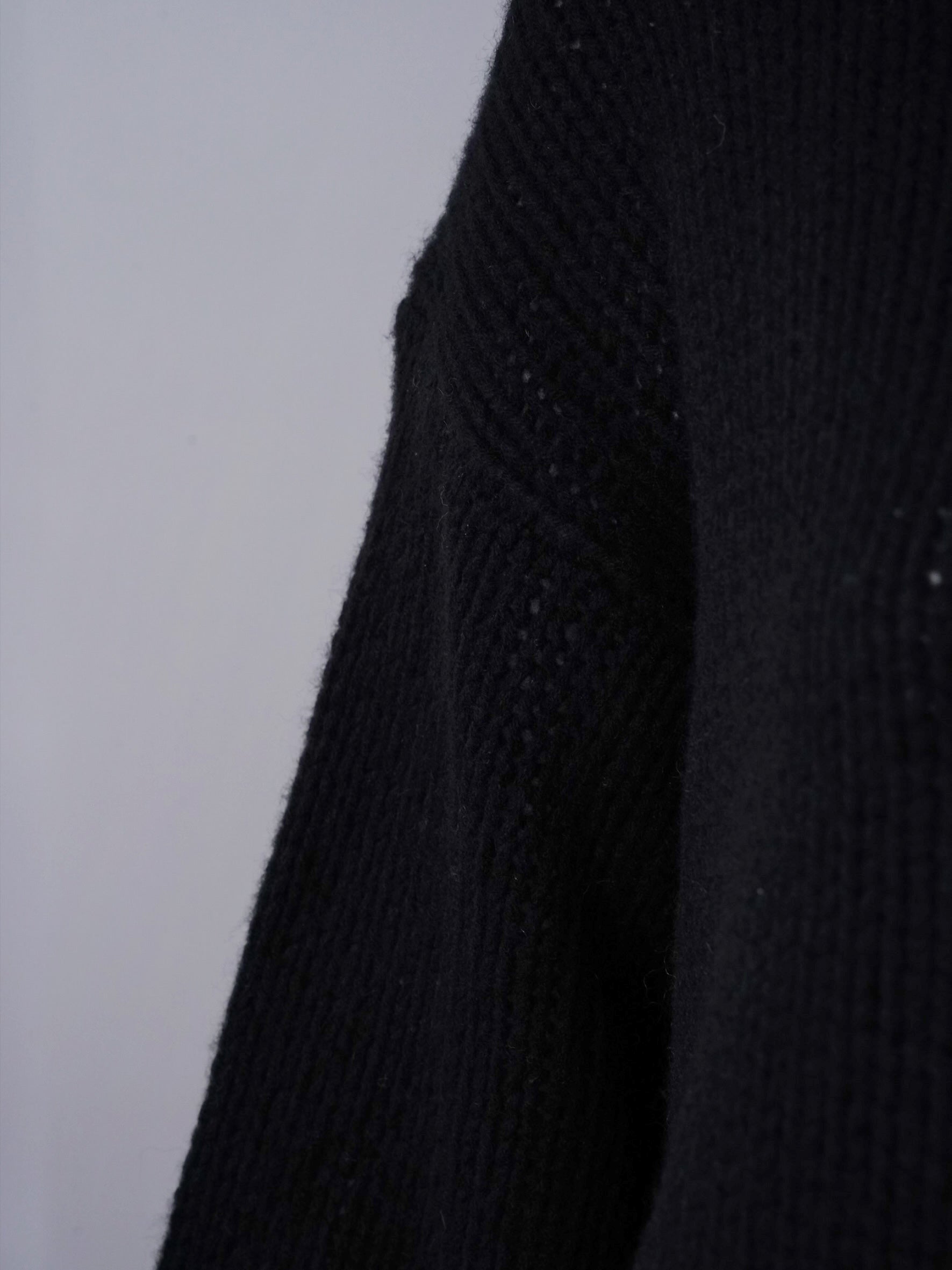 Schwarzer Oversize-V-Neck aus Wolle und Cashmere von FFC – Ansicht 5