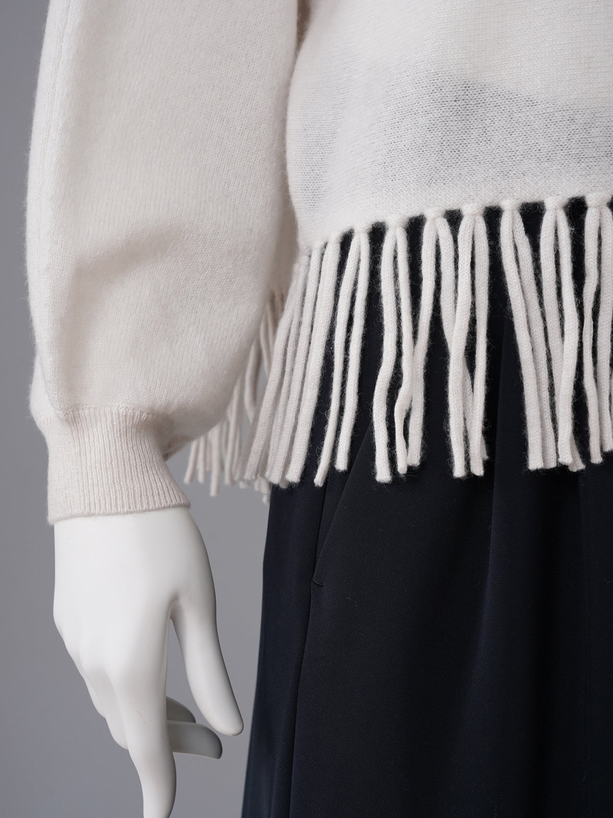 Cremefarbener Cashmere-Pullover mit Fransensaum von S.Marlon – Ansicht 2