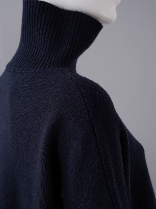 Dunkelblauer Rollkragenpullover aus Wolle von FFC – Ansicht 2