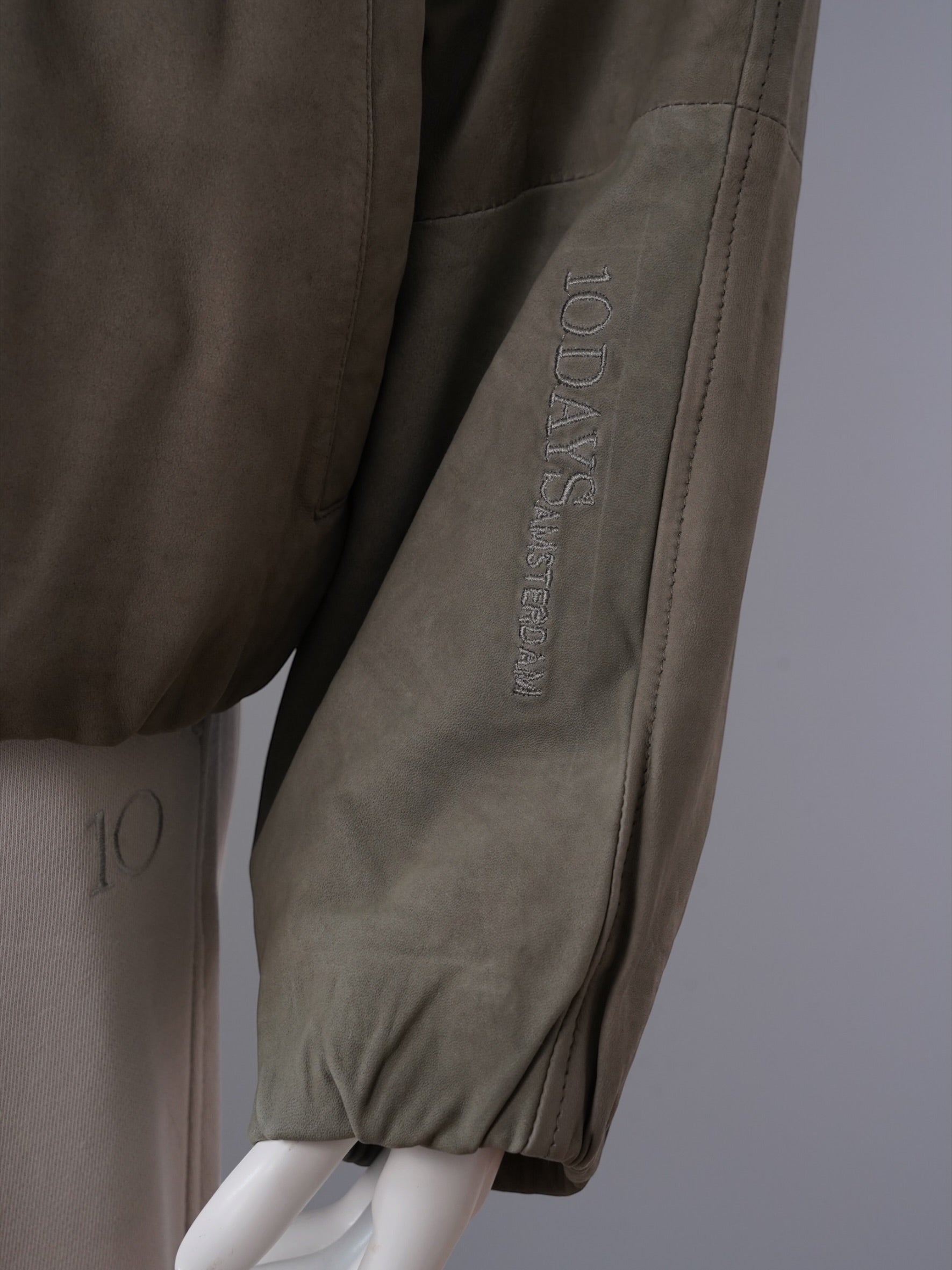 Taupefarbene Wildleder-Jacke mit Teddyfutter von 10days – Ansicht 4