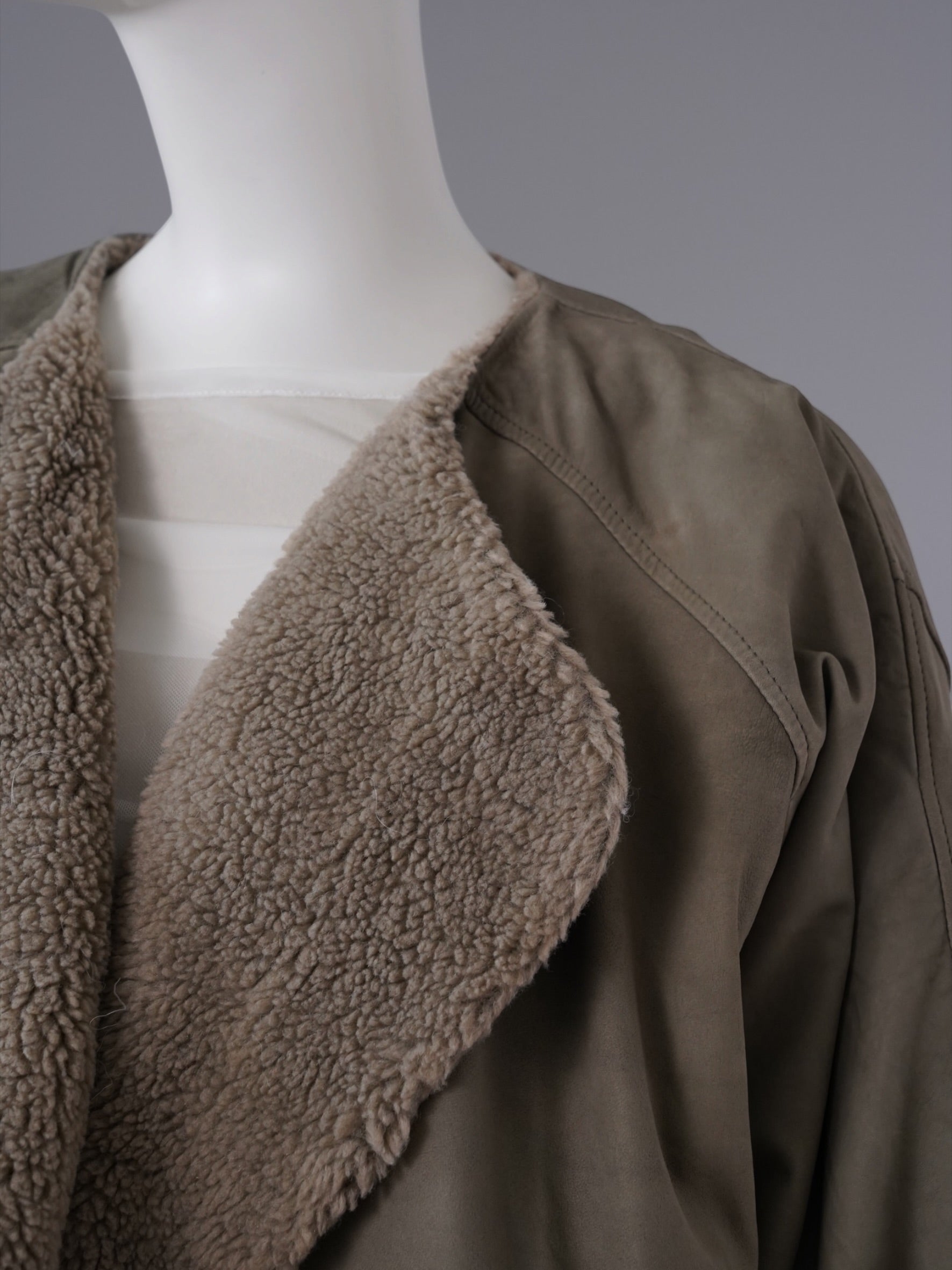 Taupefarbene Wildleder-Jacke mit Teddyfutter von 10days – Ansicht 2