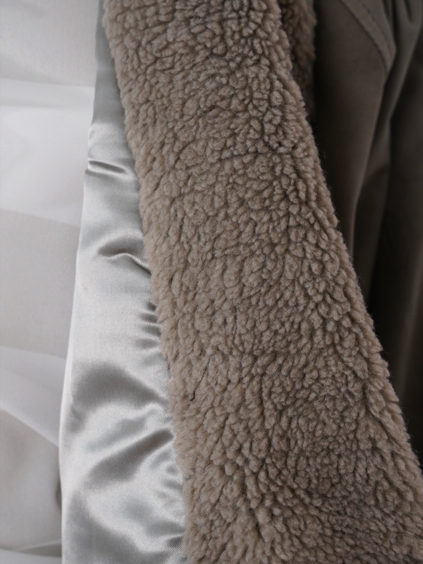 Taupefarbene Wildleder-Jacke mit Teddyfutter von 10days – Ansicht 6