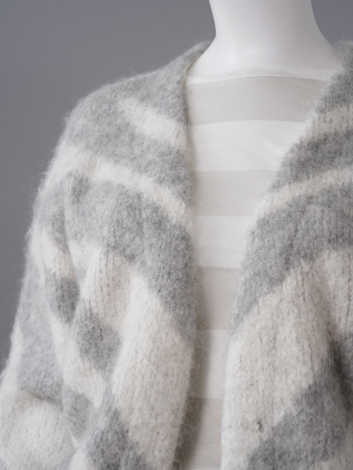 Ecrufarbene Alpaka-Strickjacke mit Zebra-Muster von 10days – Ansicht 2