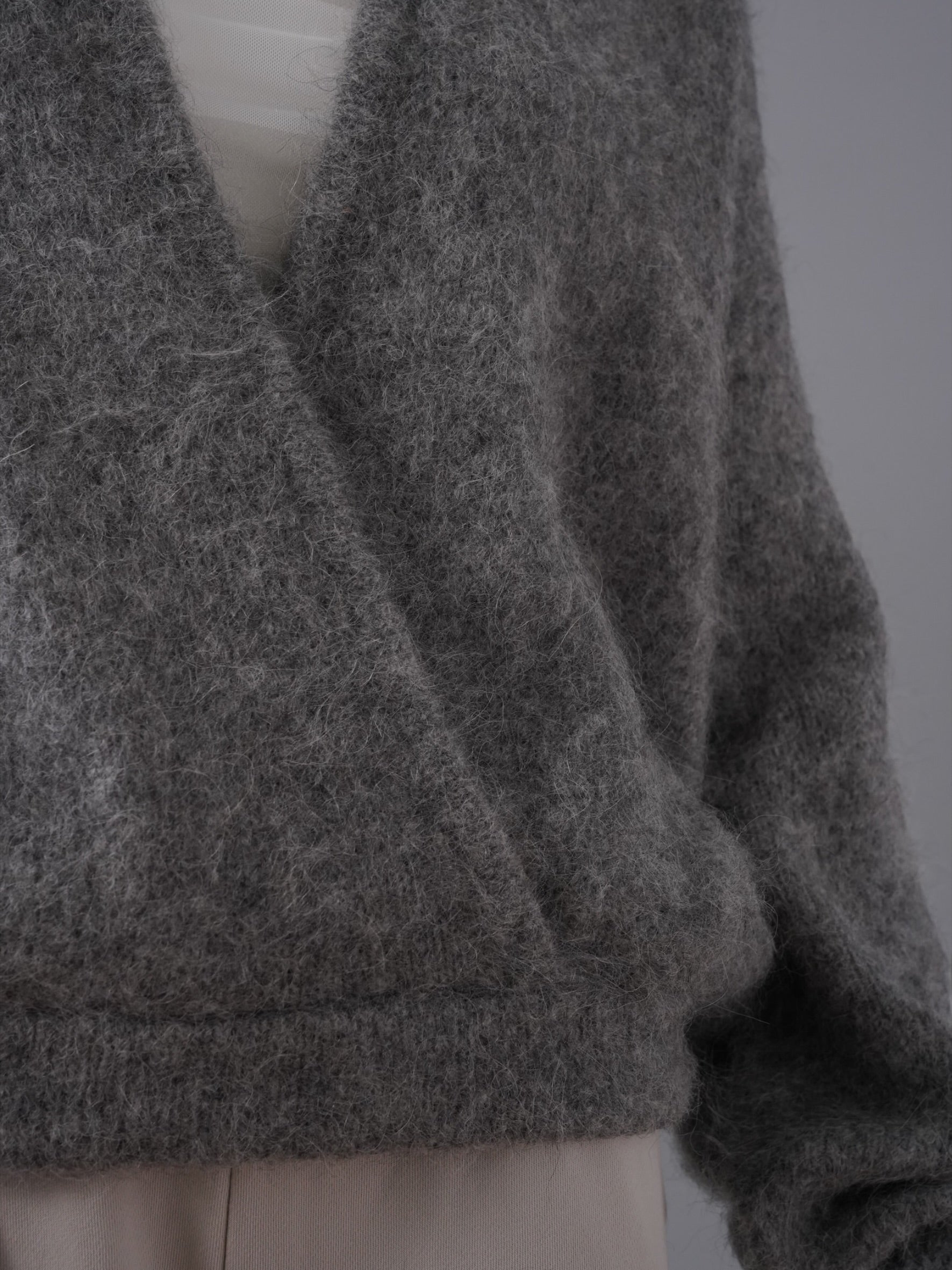 Grau melierter Kapuzen-Strickpullover aus Alpaka von 10days – Ansicht 4