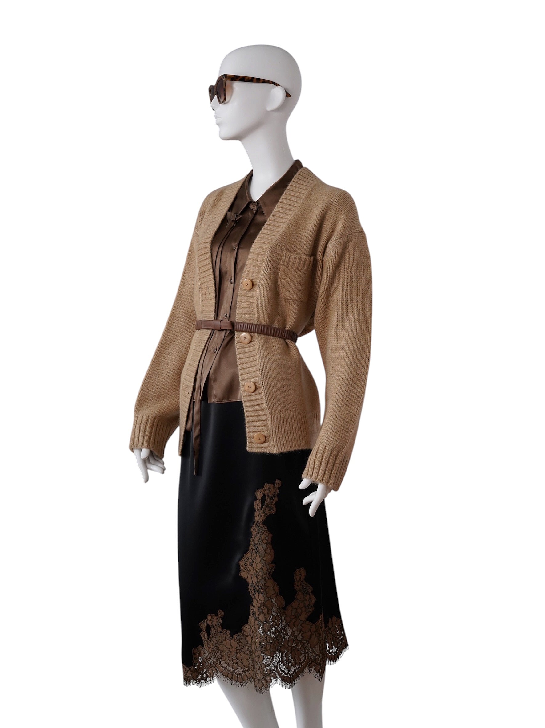 Camelfarbene Strickjacke mit V-Ausschnitt von Dorothee Schumacher – Ansicht 3