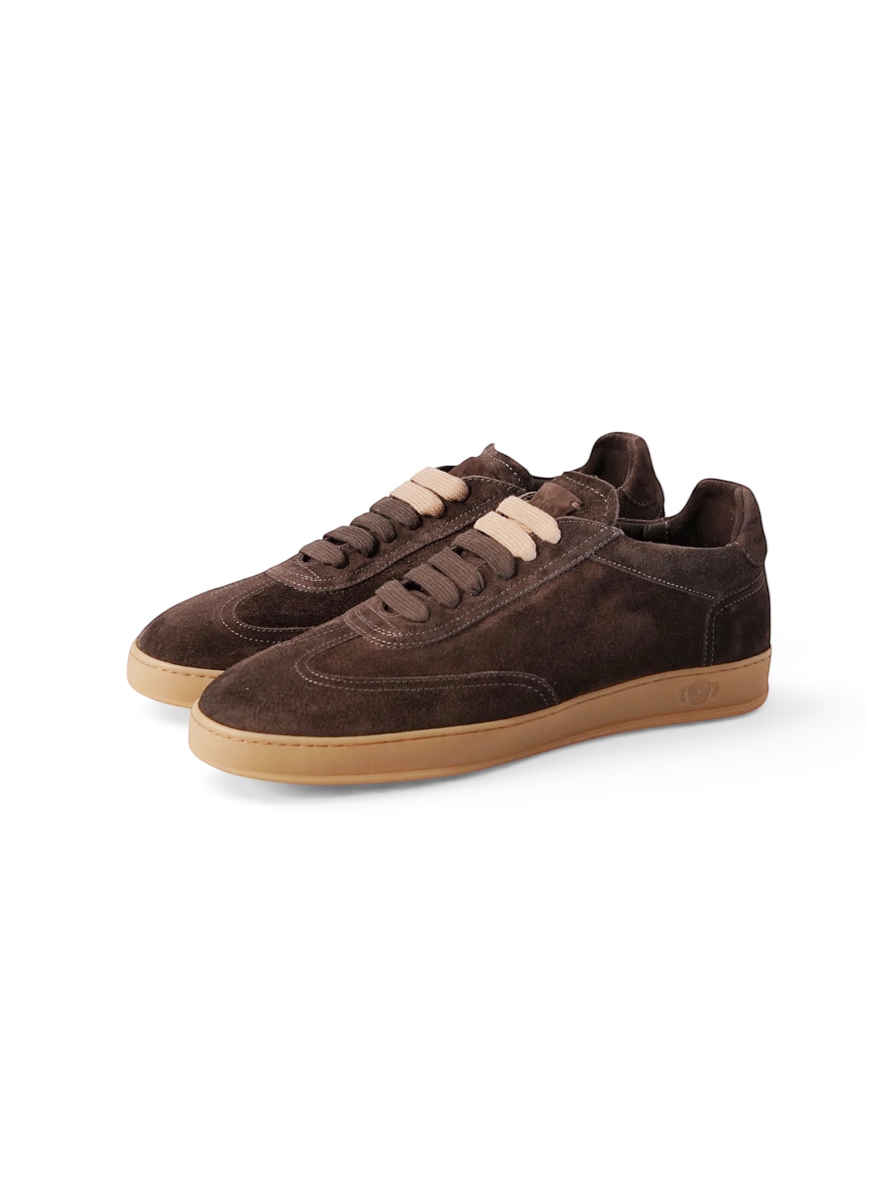 Dunkelbrauner Veloursleder-Sneaker von Soldini mit heller Schnürung