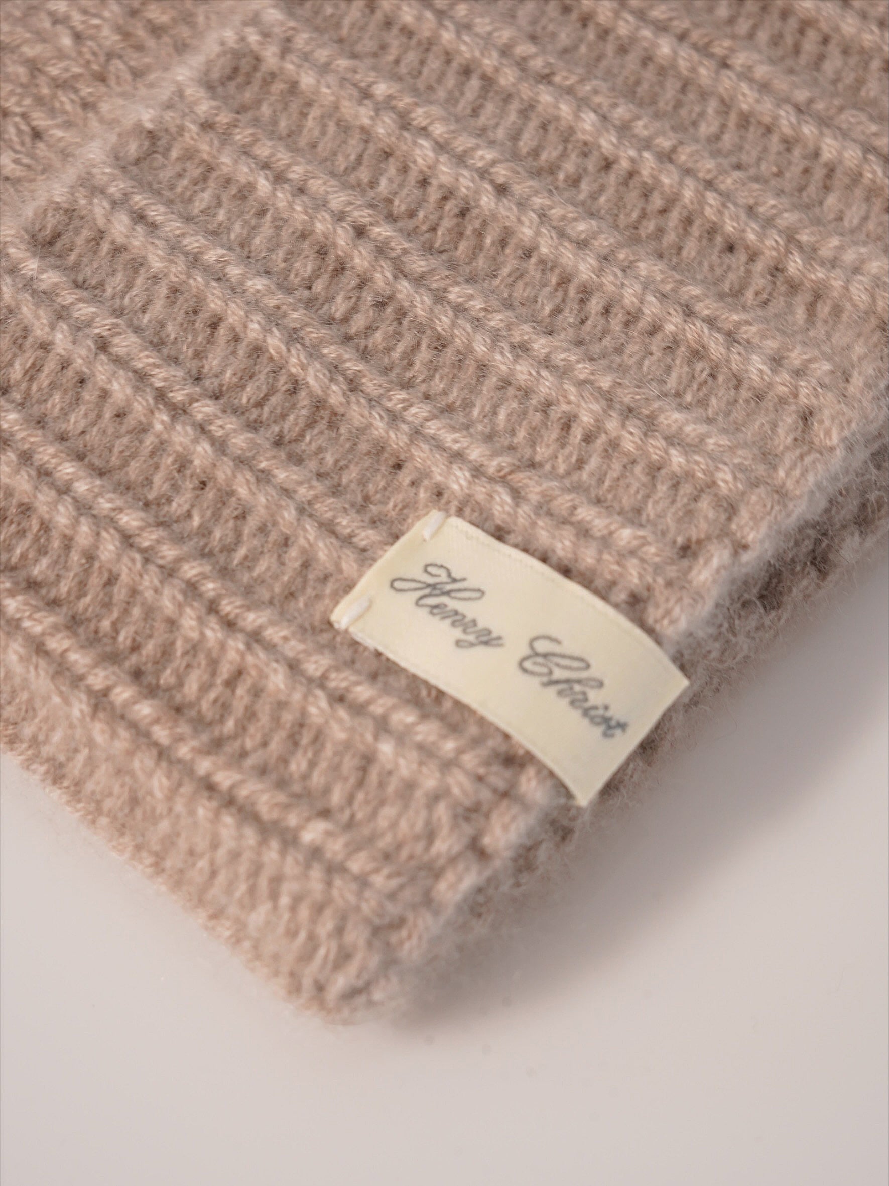 Camelfarbene Cashmere-Mütze von Henry Christ – Ansicht 2