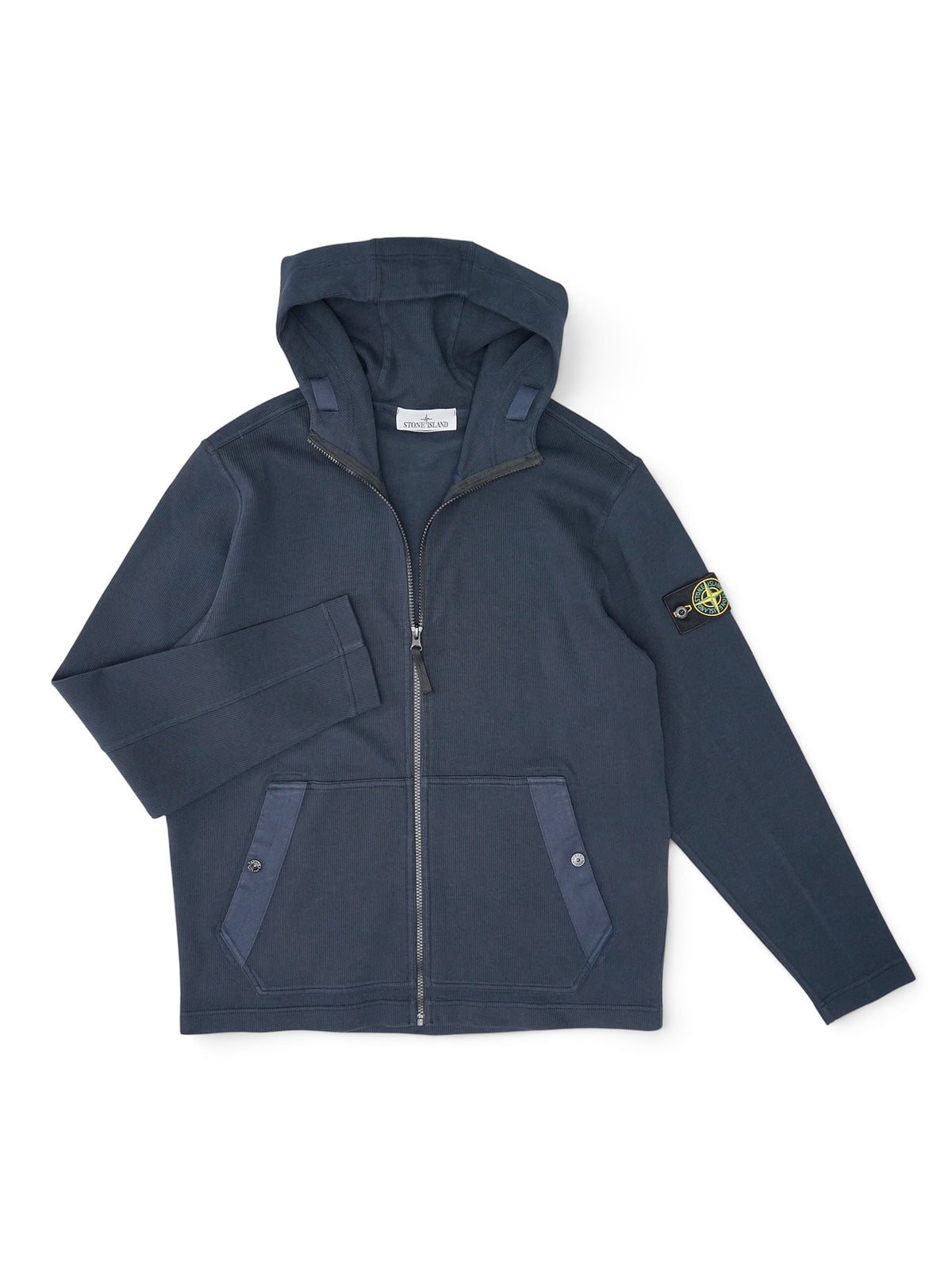 Marineblaue Sweatjacke mit Kapuze und Rippenstruktur von Stone Island