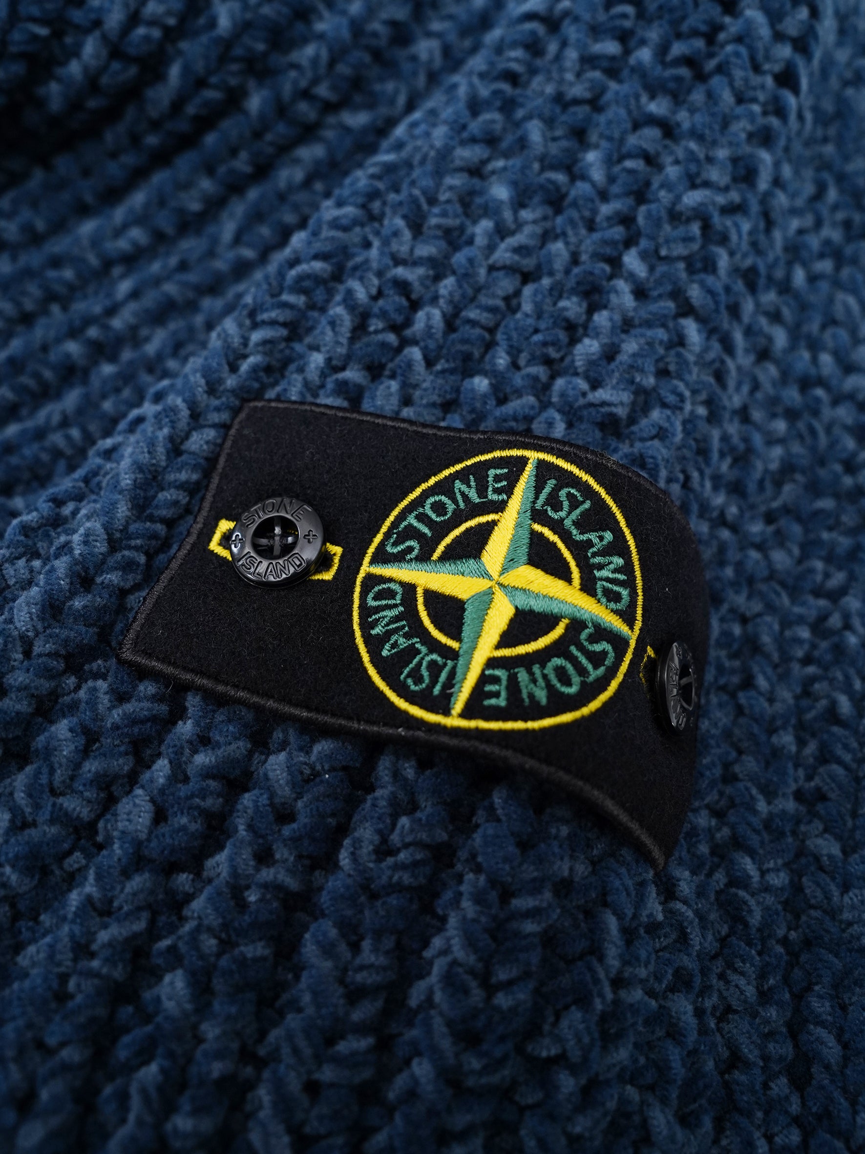 Indigoblaue Chenille-Strickjacke mit Kapuze von Stone Island – Ansicht 3