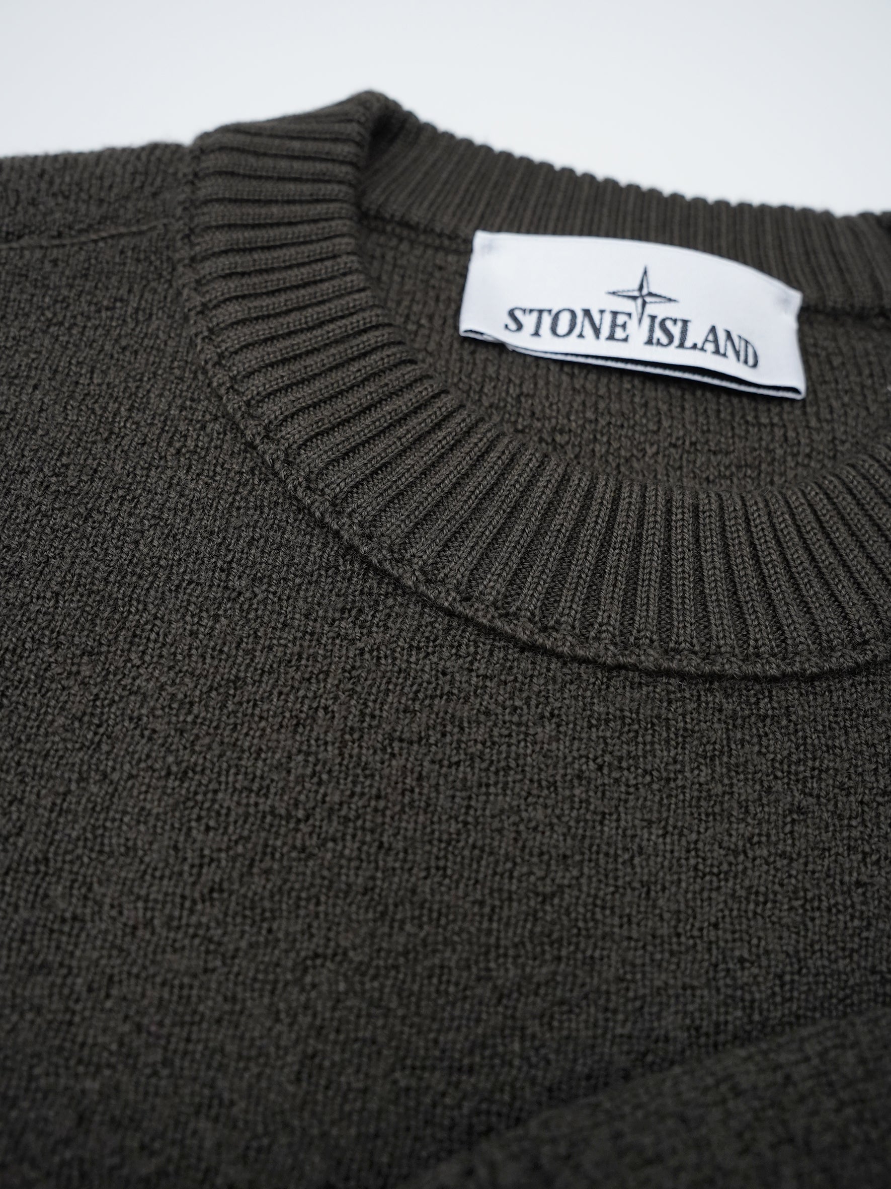 Schlammfarbener Rundhals-Strickpullover von Stone Island – Ansicht 2