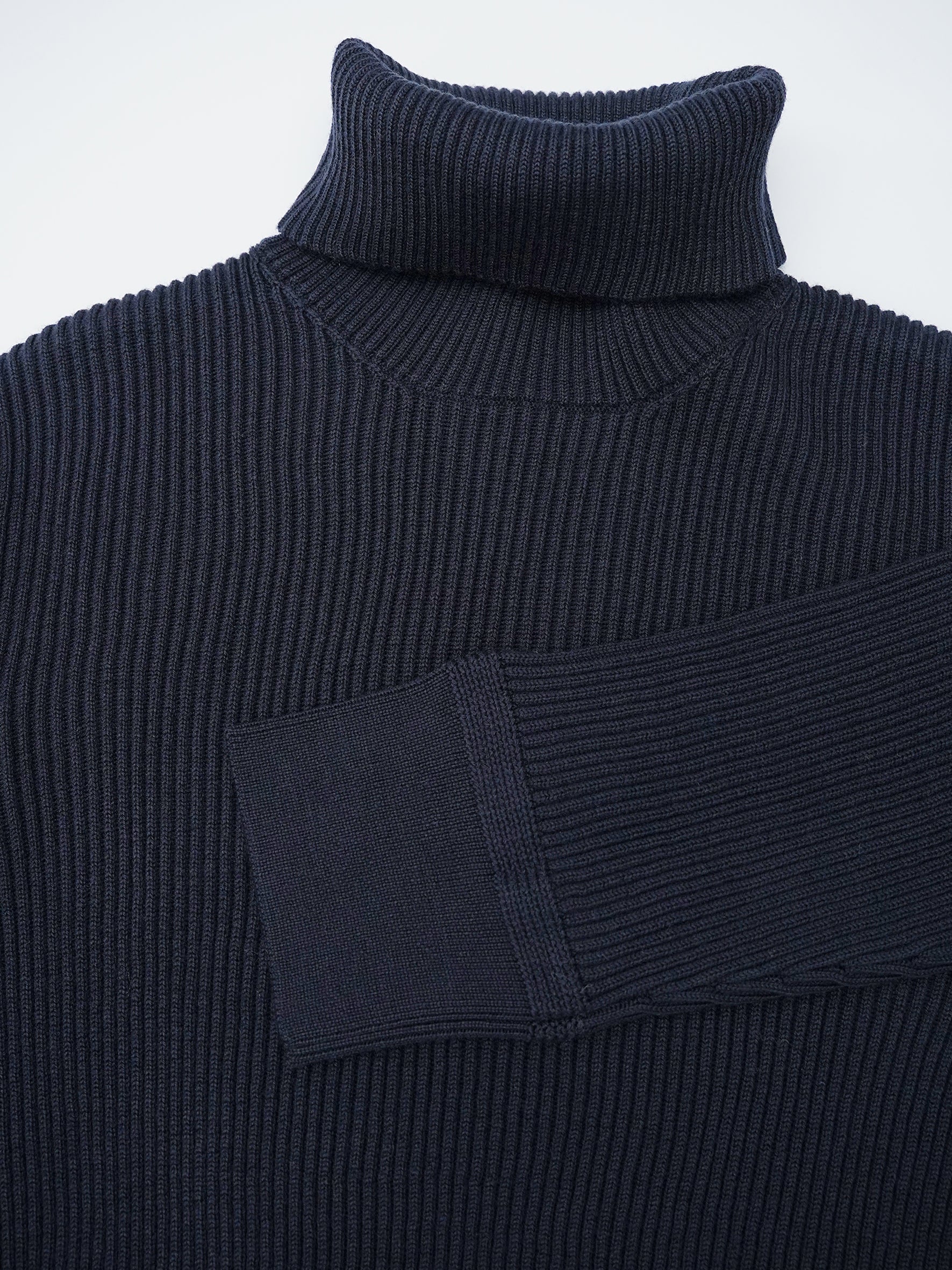 Dunkelblauer Rollkragenpullover aus Rippstrick von Stone Island – Ansicht 4