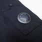 Schwarzes Langarmshirt mit Linsen-Badge