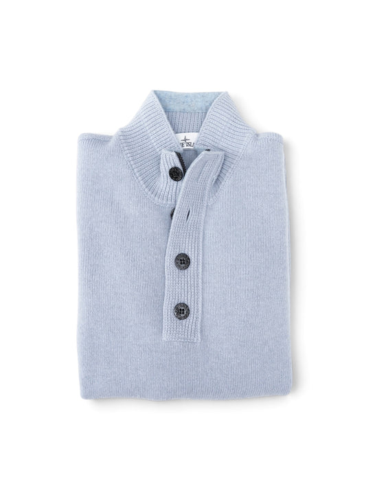 Hellblauer Troyer mit Knopfleiste von Stone Island