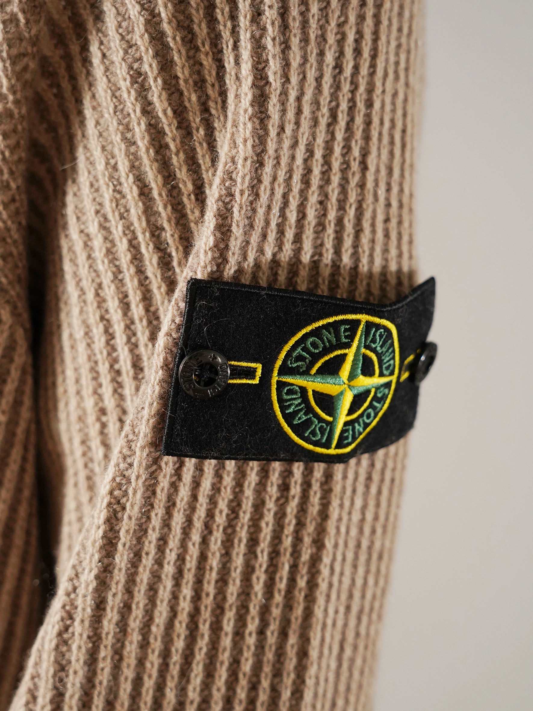 Beigefarbener Rippstrick-Pullover aus Cashmere von Stone Island – Ansicht 4