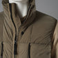 Camelfarbene Daunenweste von Stone Island – Ansicht 2