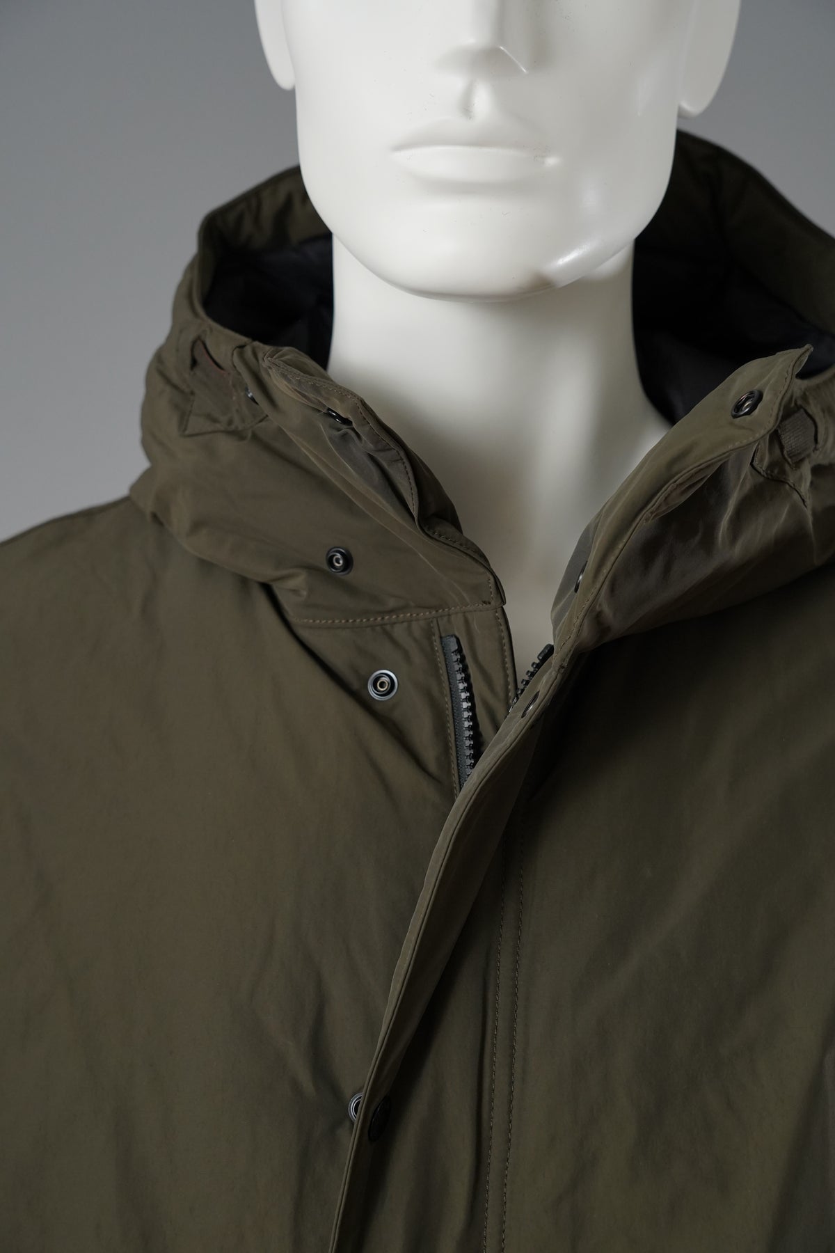 Schlammfarbener Daunenparka mit Kapuze von Stone Island – Ansicht 5