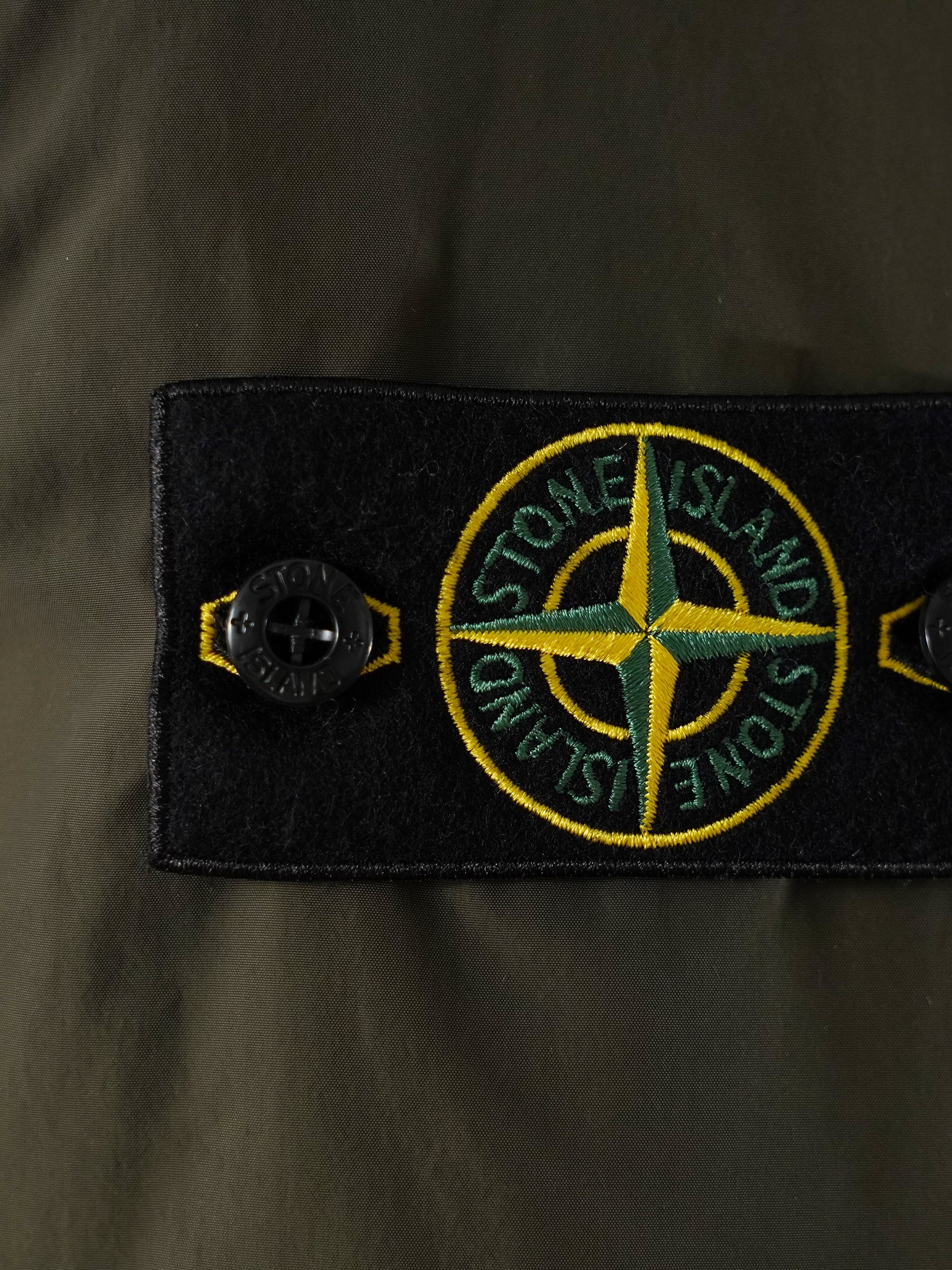 Schlammfarbener Daunenparka mit Kapuze von Stone Island – Ansicht 2