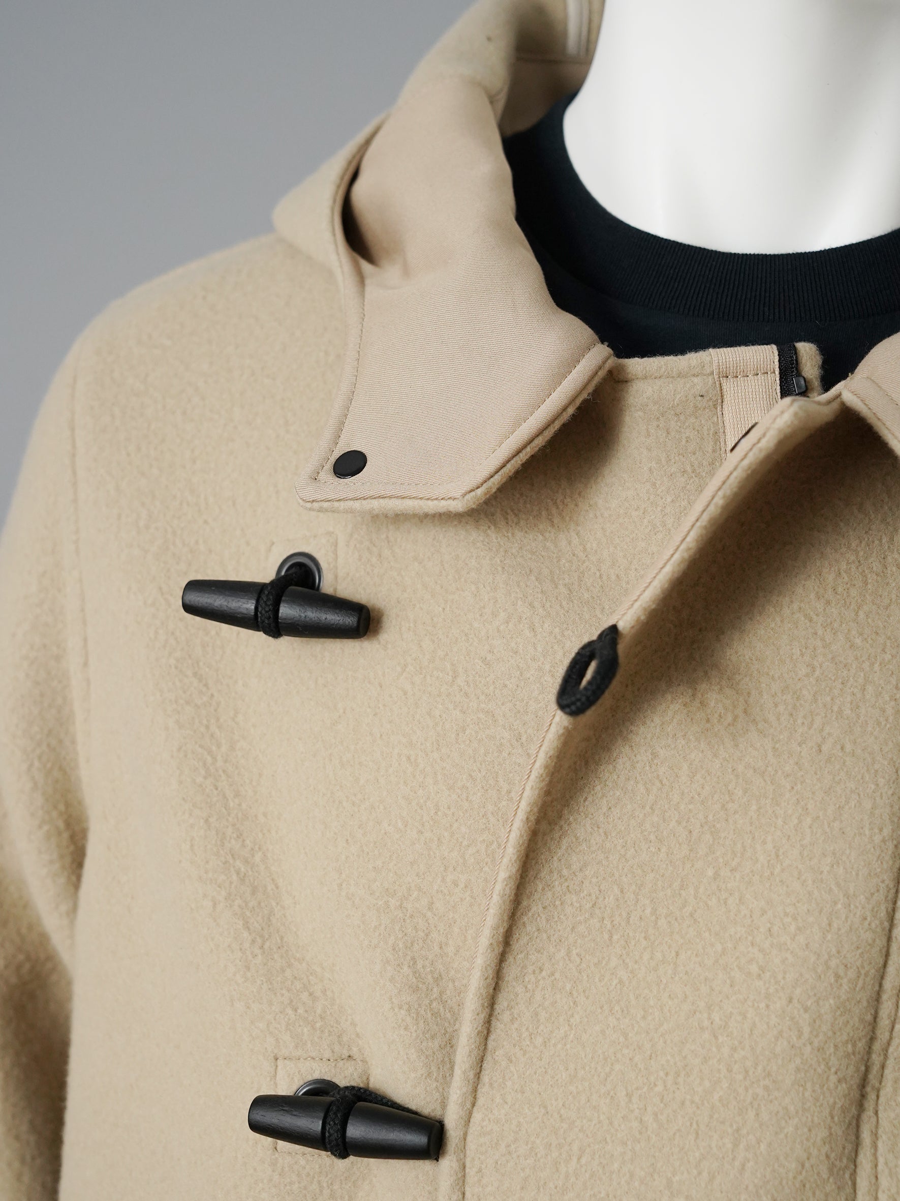 Sandfarbener kurzer Dufflecoat aus schwerem Melton von Stone Island – Ansicht 2