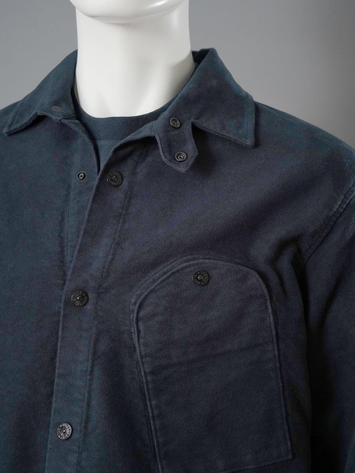 Dunkelblaues Moleskin-Overshirt von Stone Island – Ansicht 2