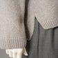 Grau-taupefarbener Rundhals-Pullover mit Logo von Hemisphere – Ansicht 4