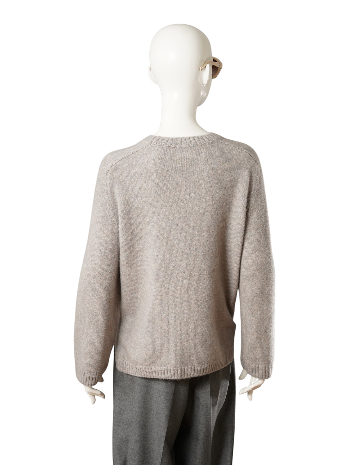 Grau-taupefarbener Rundhals-Pullover mit Logo von Hemisphere – Ansicht 5