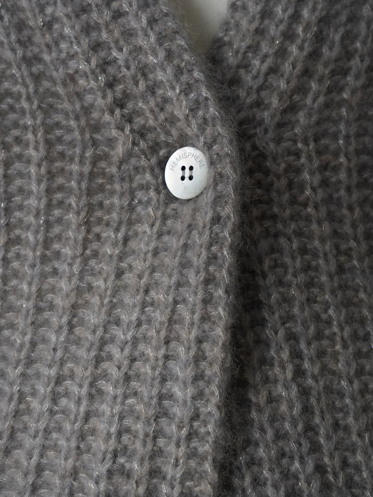 Grauer Grobstrick-Pullover mit V-Ausschnitt von Hemisphere – Ansicht 4