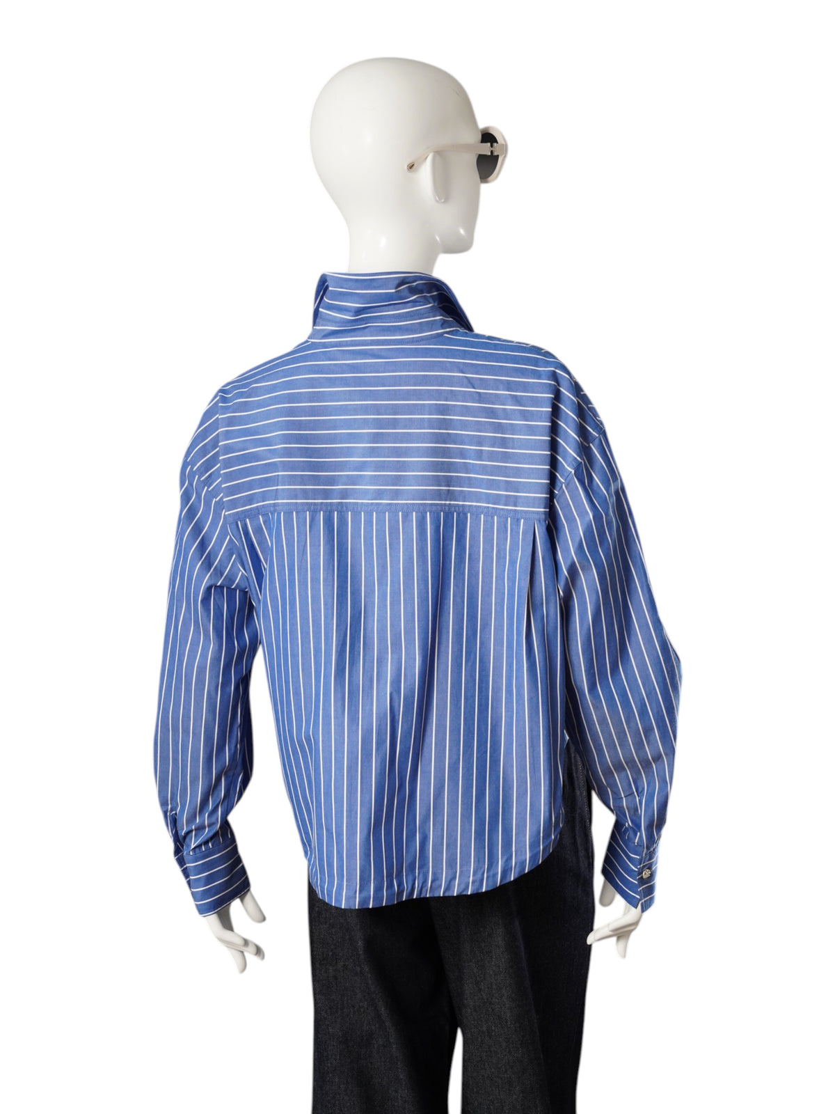 Blau-weiß gestreifte Hemdbluse mit Logo-Patch von Essentiel Antwerp – Ansicht 7