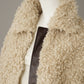 Beigefarbener Fake-Fur-Blouson in Lockenfell-Optik von Hemisphere – Ansicht 2