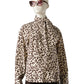 Cremefarbene Hemdbluse mit Leoprint und Schluppe