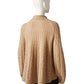 Camelfarbener Zopfstrick-Pullover mit Stehkragen