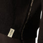 Espressobrauner Kaschmir-Pullover mit Polokragen von Henry Christ – Detail der Seitennaht mit Lurexfaden